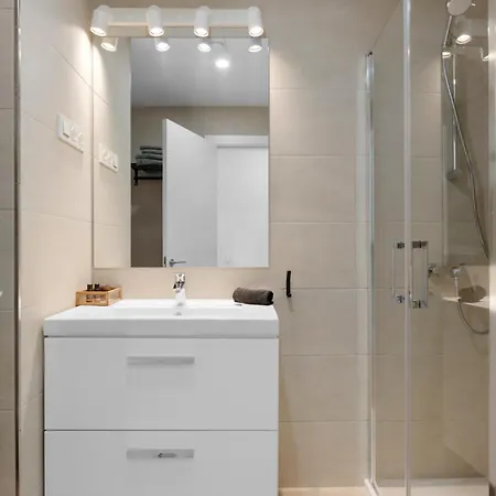 El Zahir Center - 25th Floor Apartment *